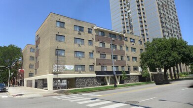 5300 N Sheridan Rd in Chicago, IL - Building Photo - Interior Photo