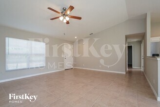 12087 Helios Ave in Port Charlotte, FL - Foto de edificio - Building Photo