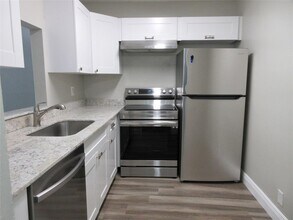 4280 Woodside Dr, Unit 11 in Coral Springs, FL - Building Photo - Building Photo