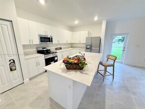 2760 SE 23rd Ave in Homestead, FL - Foto de edificio - Building Photo