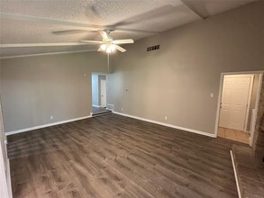 10 Merrie Cir in Richardson, TX - Foto de edificio - Building Photo