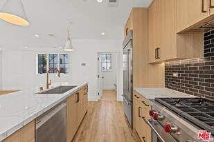 14378 Ventura Blvd in Sherman Oaks, CA - Building Photo