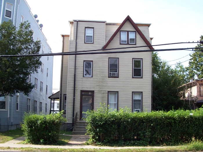 12 Balmforth Ave in Danbury, CT - Foto de edificio