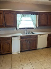 908 Sycamore Dr in Burkburnett, TX - Foto de edificio - Building Photo