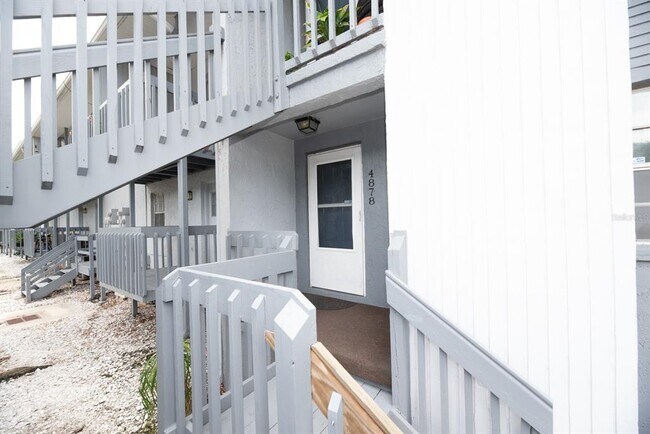 4878 W Gandy Blvd in Tampa, FL - Building Photo - Building Photo
