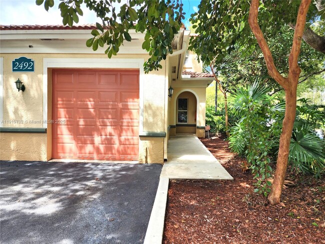 2492 Centergate Dr in Miramar, FL - Building Photo - Building Photo