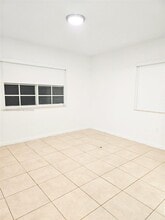 7130 Rue Versailles Dr in Miami Beach, FL - Building Photo - Building Photo