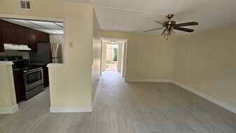 8801 W Sample Rd in Coral Springs, FL - Building Photo