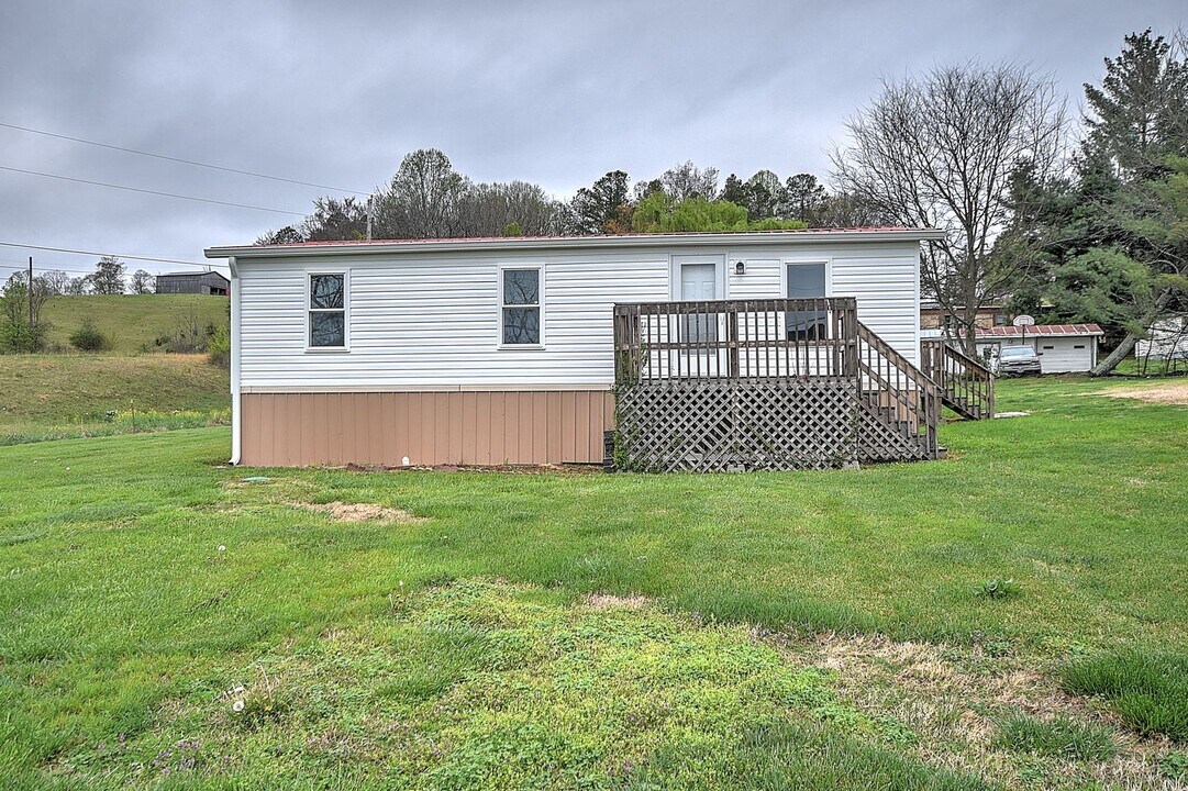 2145 Brown Springs Rd in Greeneville, TN - Building Photo
