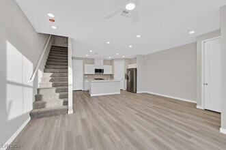 8925 Grabill Spruce St in Las Vegas, NV - Building Photo - Building Photo