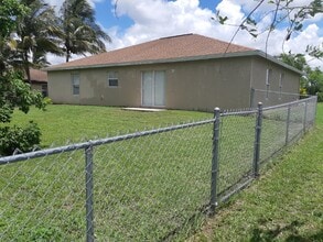 542 NE 7th Terrace in Cape Coral, FL - Building Photo - Building Photo
