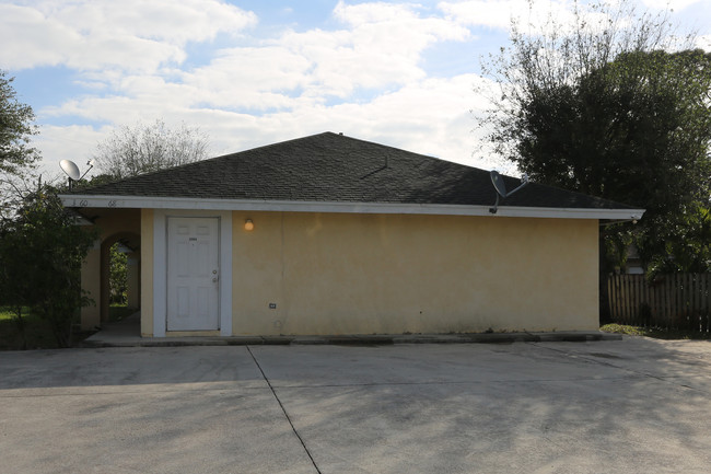 3260-3268 Hi St in Lake Worth, FL - Building Photo - Building Photo