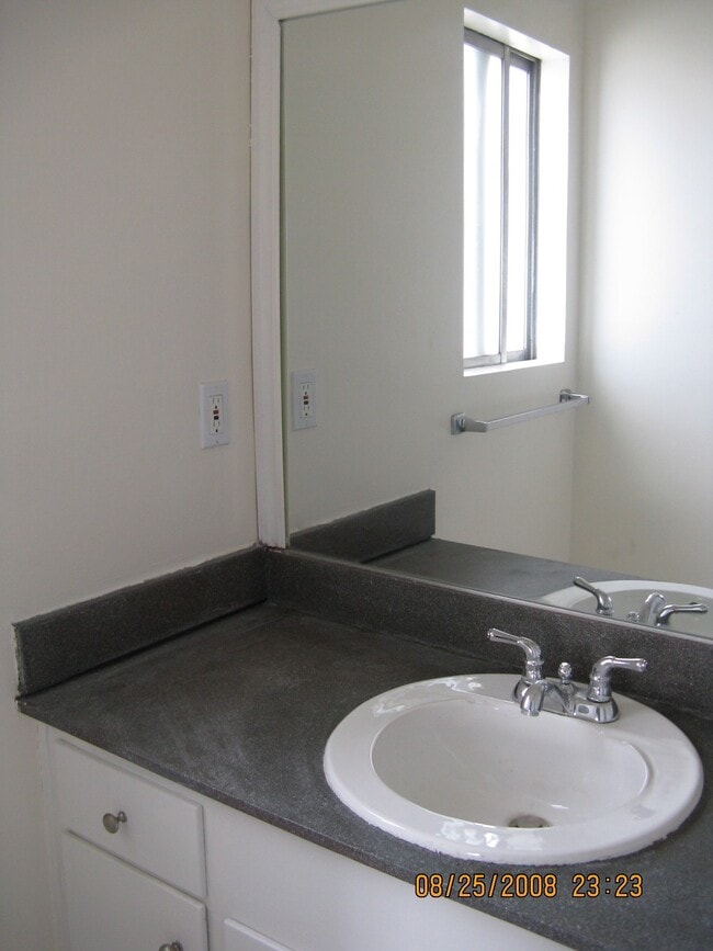 335 Cedar Ave, Unit CedarTowers310 in Long Beach, CA - Foto de edificio - Building Photo