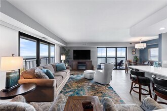 12550 Lake Ave in Lakewood, OH - Building Photo - Building Photo