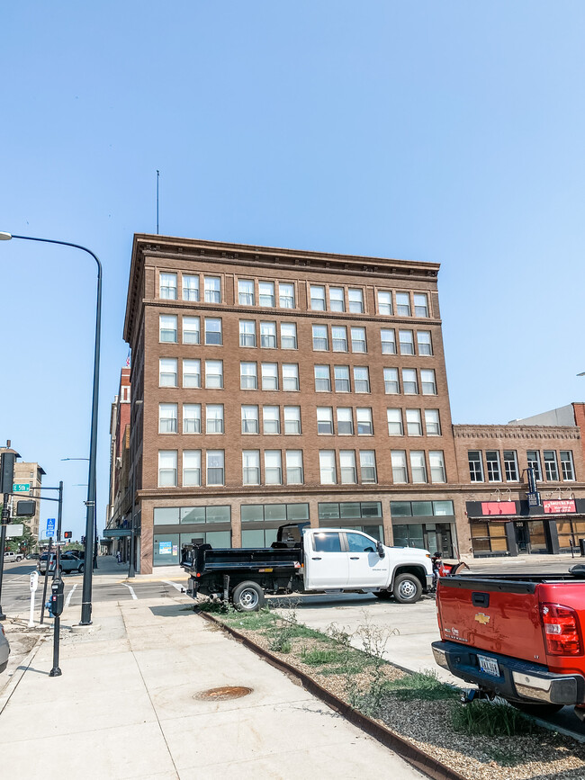 Marsh Place Apartments in Waterloo, IA - Foto de edificio - Building Photo