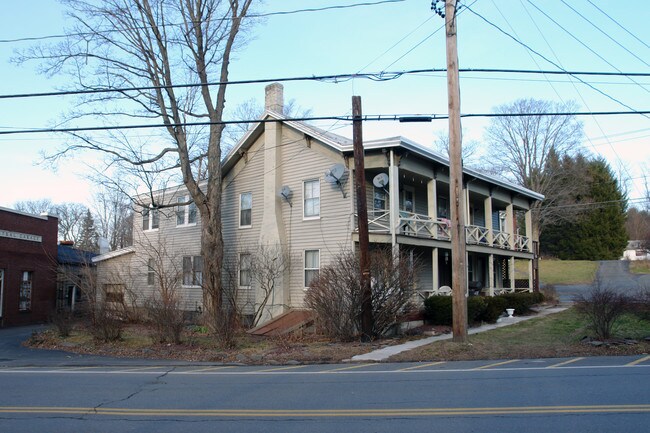 576 Main St in Cairo, NY - Foto de edificio - Building Photo