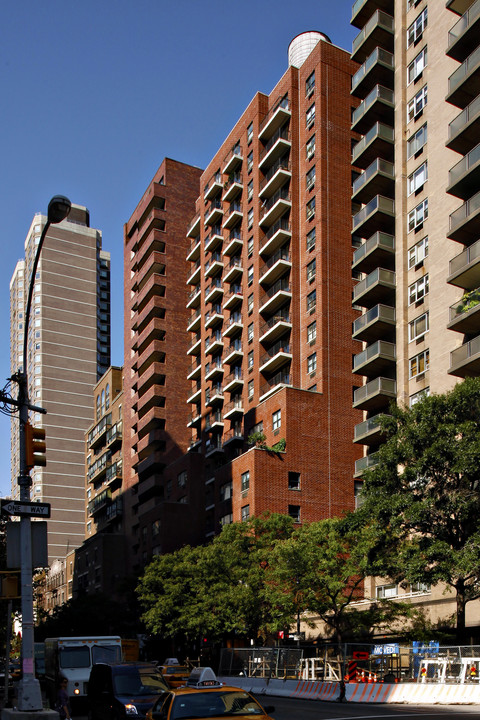 241 East 86th Street in New York, NY - Building Photo