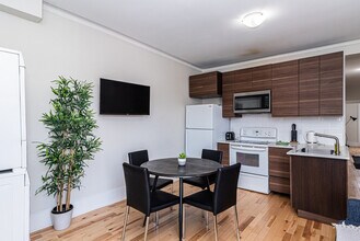 807 Rue Saint-Ferdinand in Montréal, QC - Building Photo - Building Photo