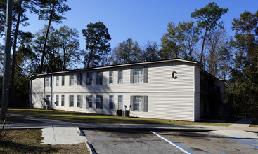 Sunset On the Bayou in Mobile, AL - Foto de edificio - Building Photo