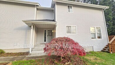 4301 Cobblestone Ln NE in Bremerton, WA - Building Photo - Building Photo