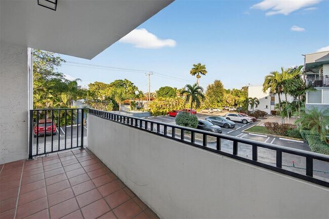 2465 SW 18th Ave in Miami, FL - Foto de edificio - Building Photo