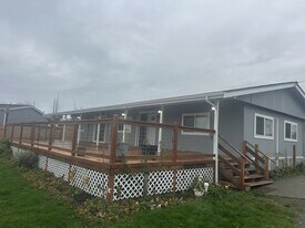 8449 Moonlight Way in Blaine, WA - Building Photo