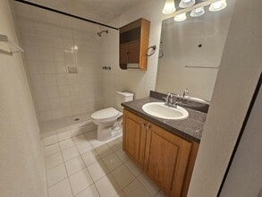 120 Sparrow Dr, Unit 309 in Royal Palm Beach, FL - Foto de edificio - Building Photo