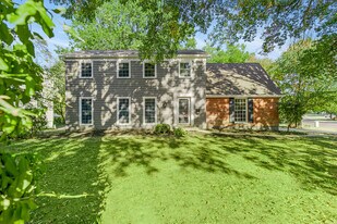 9859 Connell Dr in Overland Park, KS - Building Photo