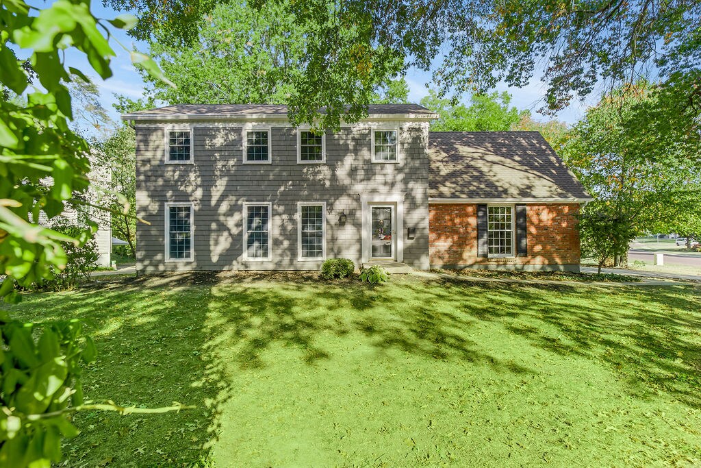 9859 Connell Dr in Overland Park, KS - Foto de edificio