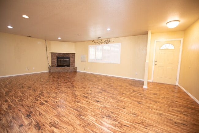 21667 Laguna Rd in Apple Valley, CA - Building Photo - Building Photo