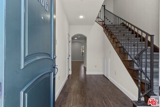 108 S El Molino Ave-Unit -106 in Pasadena, CA - Building Photo - Building Photo