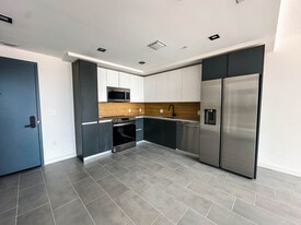 105 NE 22nd St, Unit A3 in Miami, FL - Building Photo