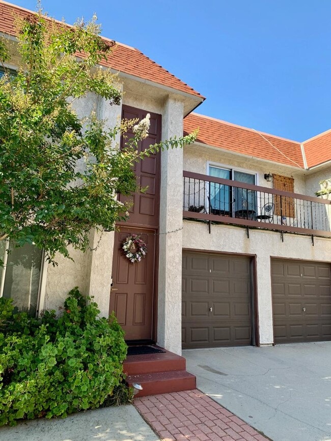 property at 1226 S Mayflower Ave