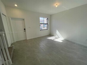 12851 SW 232nd Ln in Princeton, FL - Foto de edificio - Building Photo