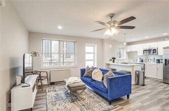 300 Peachtree St in Atlanta, GA - Building Photo - Building Photo