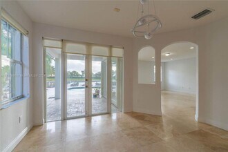 8325 NW 115th Ct in Doral, FL - Building Photo - Building Photo