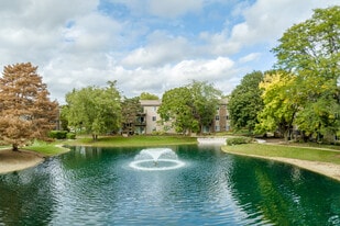 The Ponds on Plum Grove in Roselle, IL - Building Photo