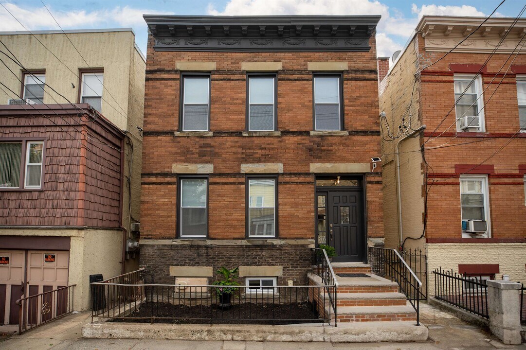 6116 Tyler Pl in West New York, NJ - Building Photo
