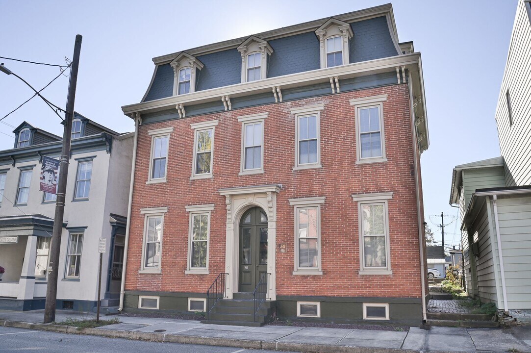 50 E Main St-Unit -Apt 4 in Mechanicsburg, PA - Building Photo