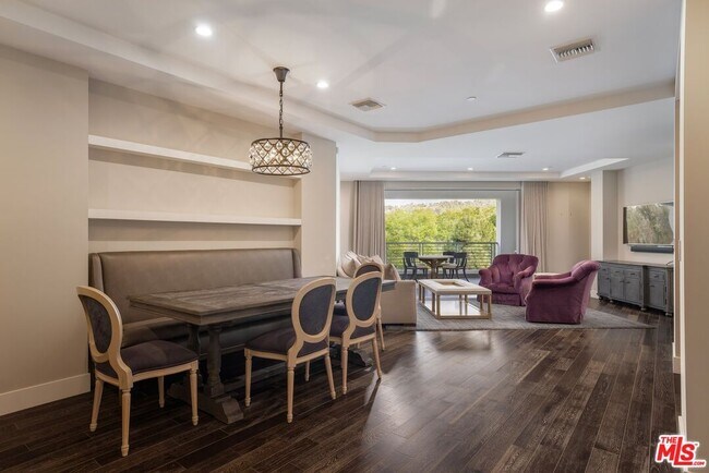460 N Palm Dr in Beverly Hills, CA - Building Photo - Building Photo
