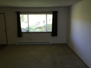 2118 19th St, Unit 1 in West Linn, OR - Building Photo - Building Photo