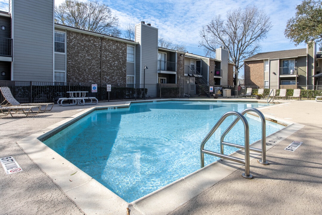 Oak Run Manor Apartments in Pasadena, TX - Building Photo