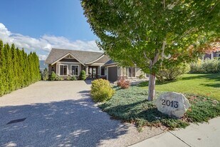 2013 Capistrano Dr in Kelowna, BC - Building Photo