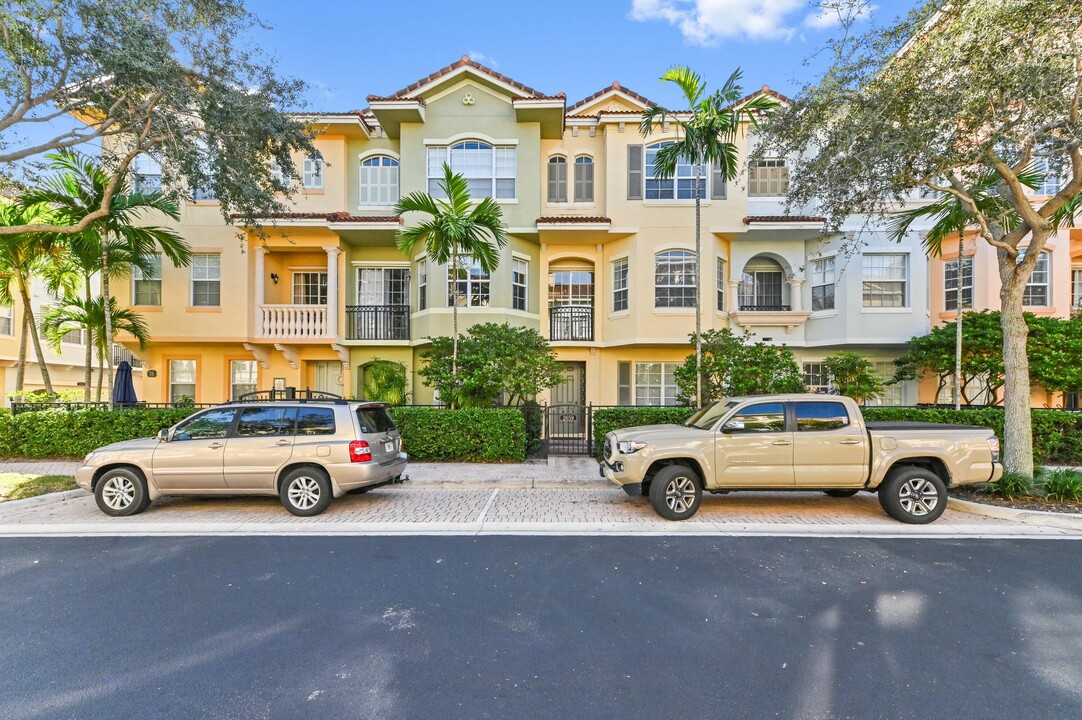 2659 Ravella Ln in Palm Beach Gardens, FL - Building Photo