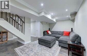 131 Spring Creek Dr in Waterdown, ON - Building Photo - Building Photo