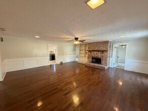 2396 Hidden Ln in Snellville, GA - Foto de edificio - Building Photo