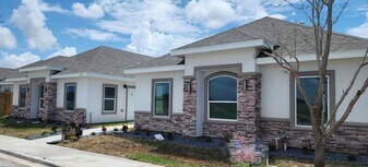 1018 N Woodson Ave in Edinburg, TX - Building Photo