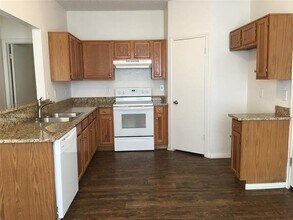 10328 Woodleaf Dr in Dallas, TX - Building Photo - Building Photo