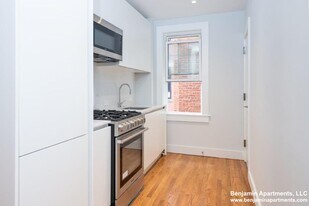 18 Forest St in Cambridge, MA - Building Photo