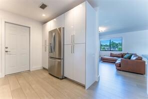 16670 SW 90th Ave in Palmetto Bay, FL - Foto de edificio - Building Photo